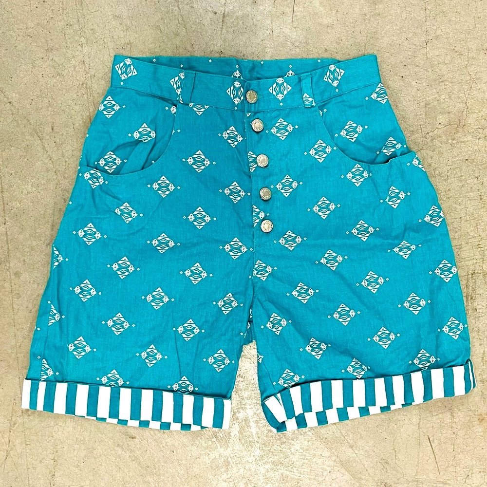 vintage 90s printed denim shorts!